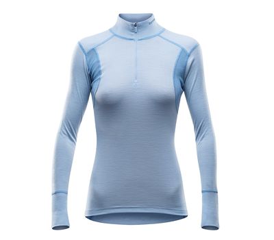 Hiking woman half zip neck