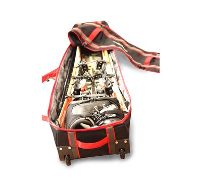 Чехол на колесиках для транспортировки лыж/сноуборда с ботинками.